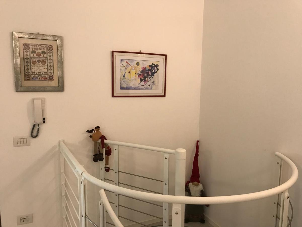 Casa Mary Due - Trilocale Con Giardino Privato A Due Passi Dal Lago Сирмионе Экстерьер фото