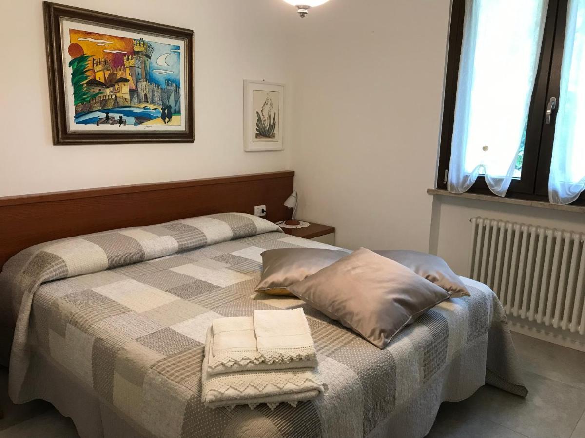 Casa Mary Due - Trilocale Con Giardino Privato A Due Passi Dal Lago Сирмионе Экстерьер фото