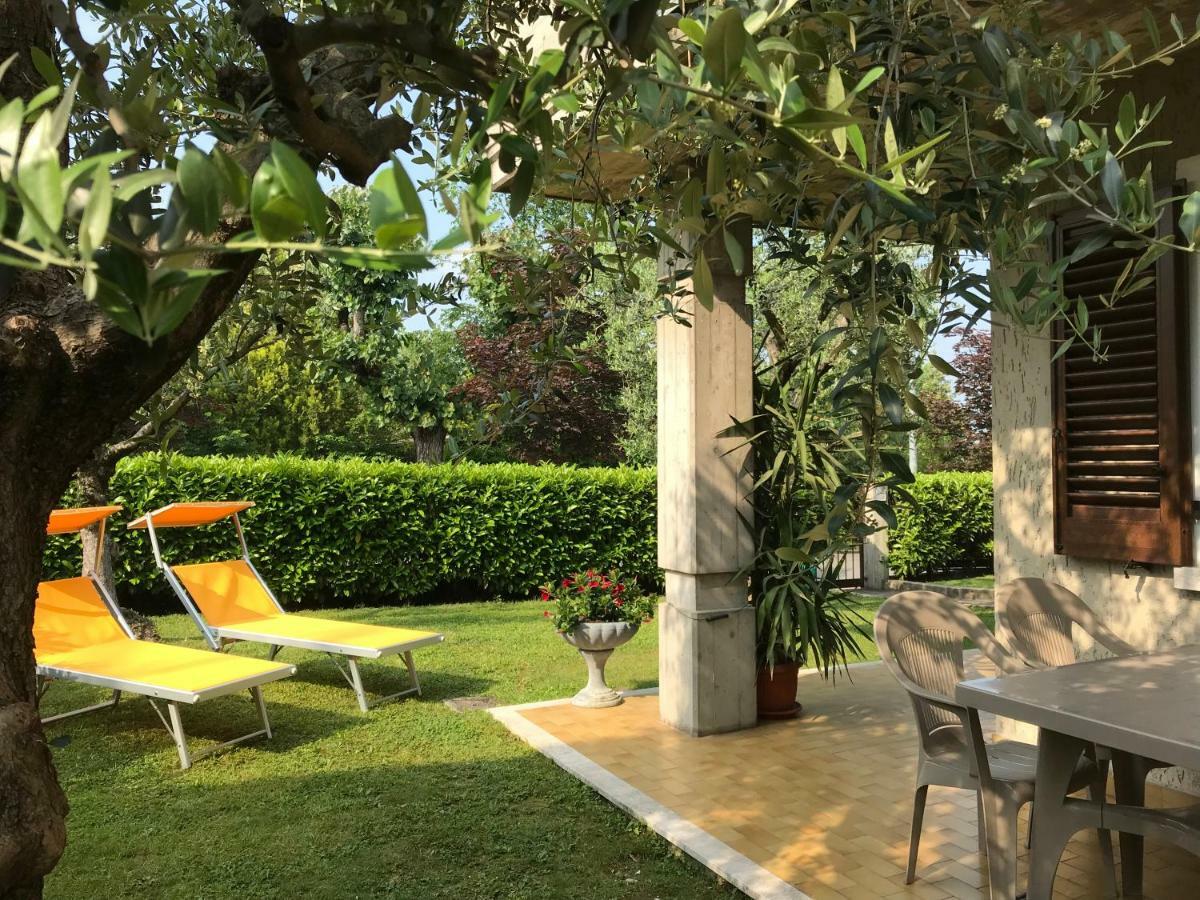 Casa Mary Due - Trilocale Con Giardino Privato A Due Passi Dal Lago Сирмионе Экстерьер фото