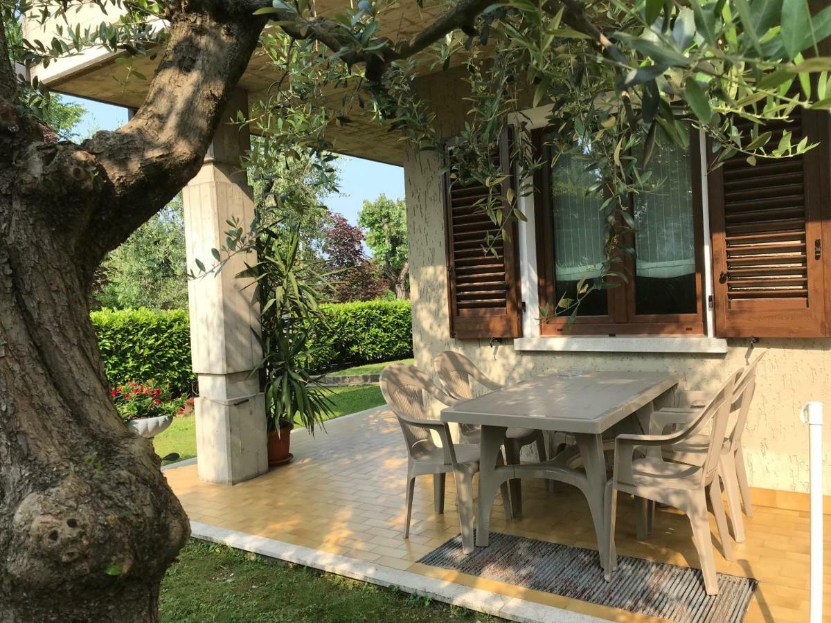 Casa Mary Due - Trilocale Con Giardino Privato A Due Passi Dal Lago Сирмионе Экстерьер фото