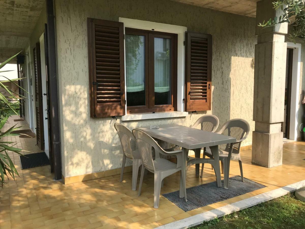 Casa Mary Due - Trilocale Con Giardino Privato A Due Passi Dal Lago Сирмионе Экстерьер фото