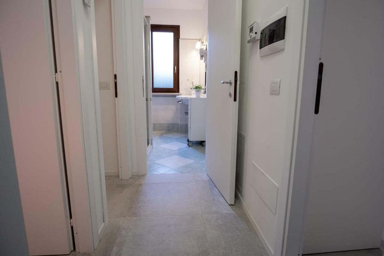 Casa Mary Due - Trilocale Con Giardino Privato A Due Passi Dal Lago Сирмионе Экстерьер фото