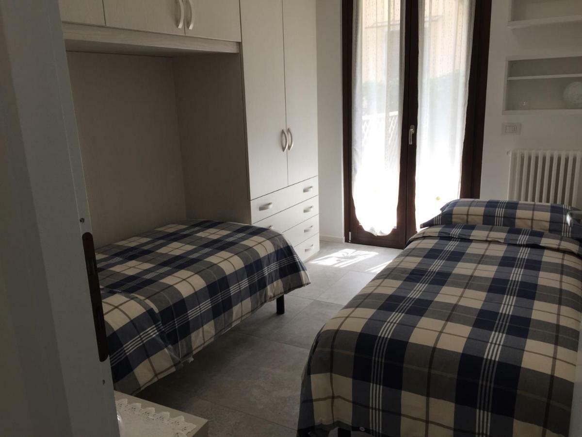 Casa Mary Due - Trilocale Con Giardino Privato A Due Passi Dal Lago Сирмионе Экстерьер фото